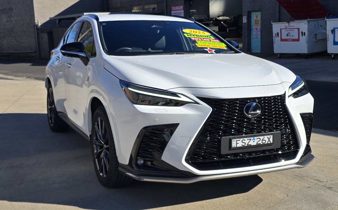 2025 Lexus NX350h - Image 11