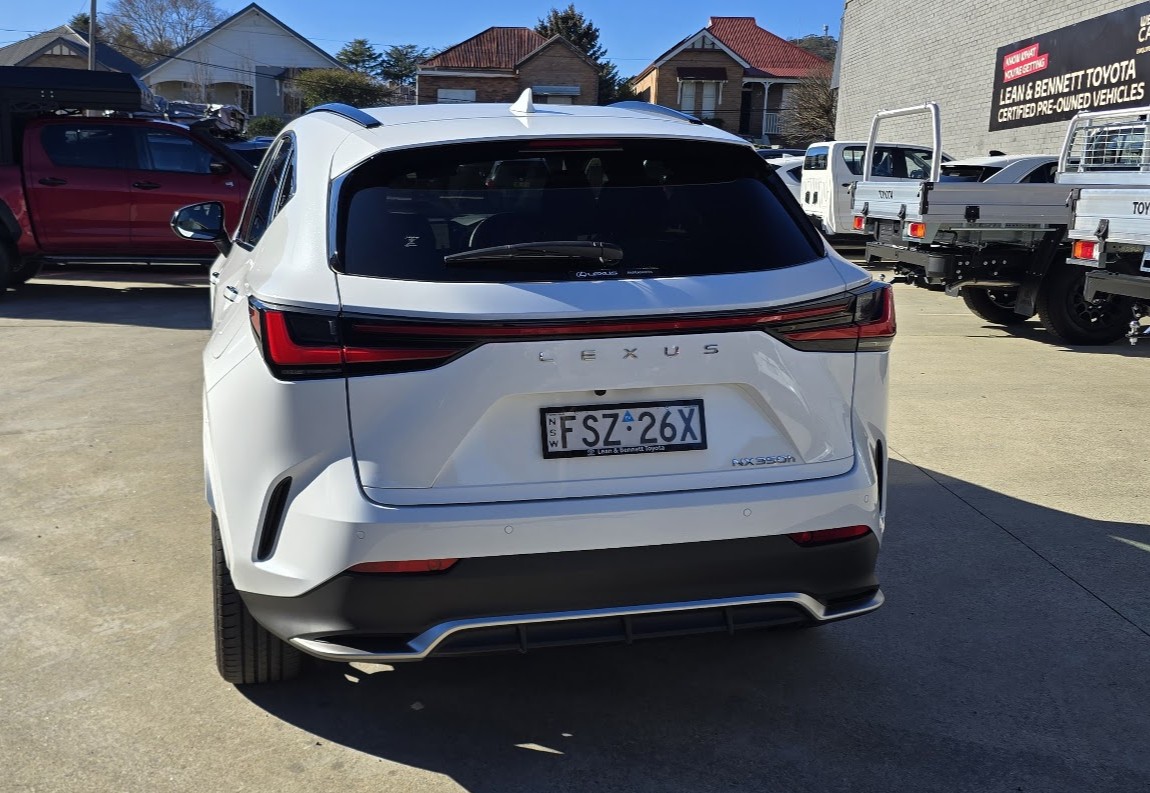 2025 Lexus NX350h - Image 15