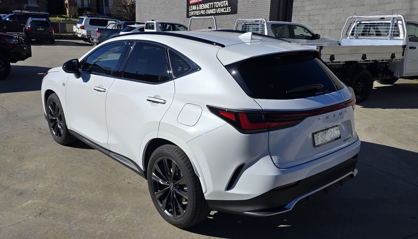 2025 Lexus NX350h - Image 16