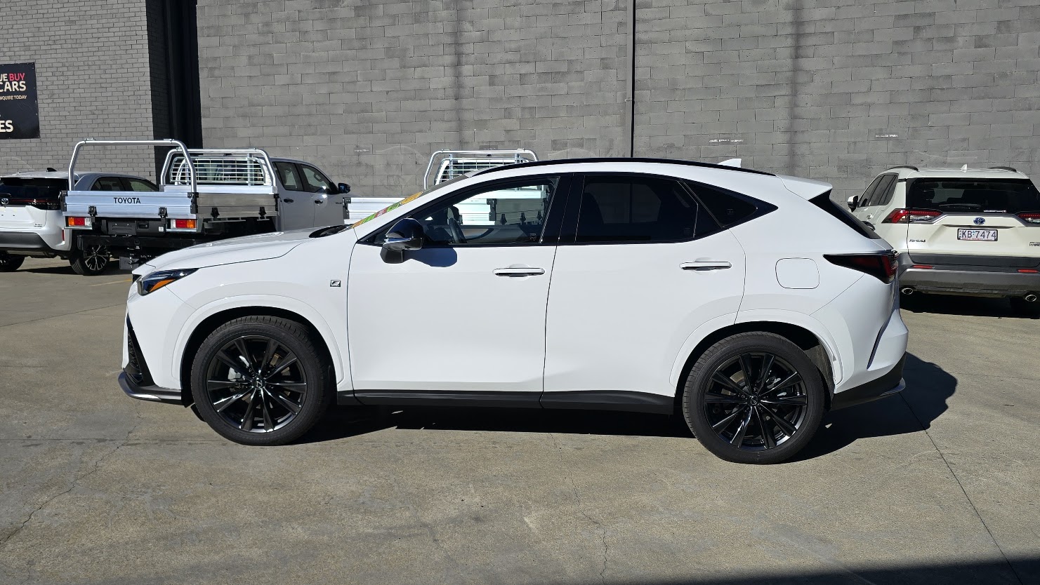 2025 Lexus NX350h - Image 17