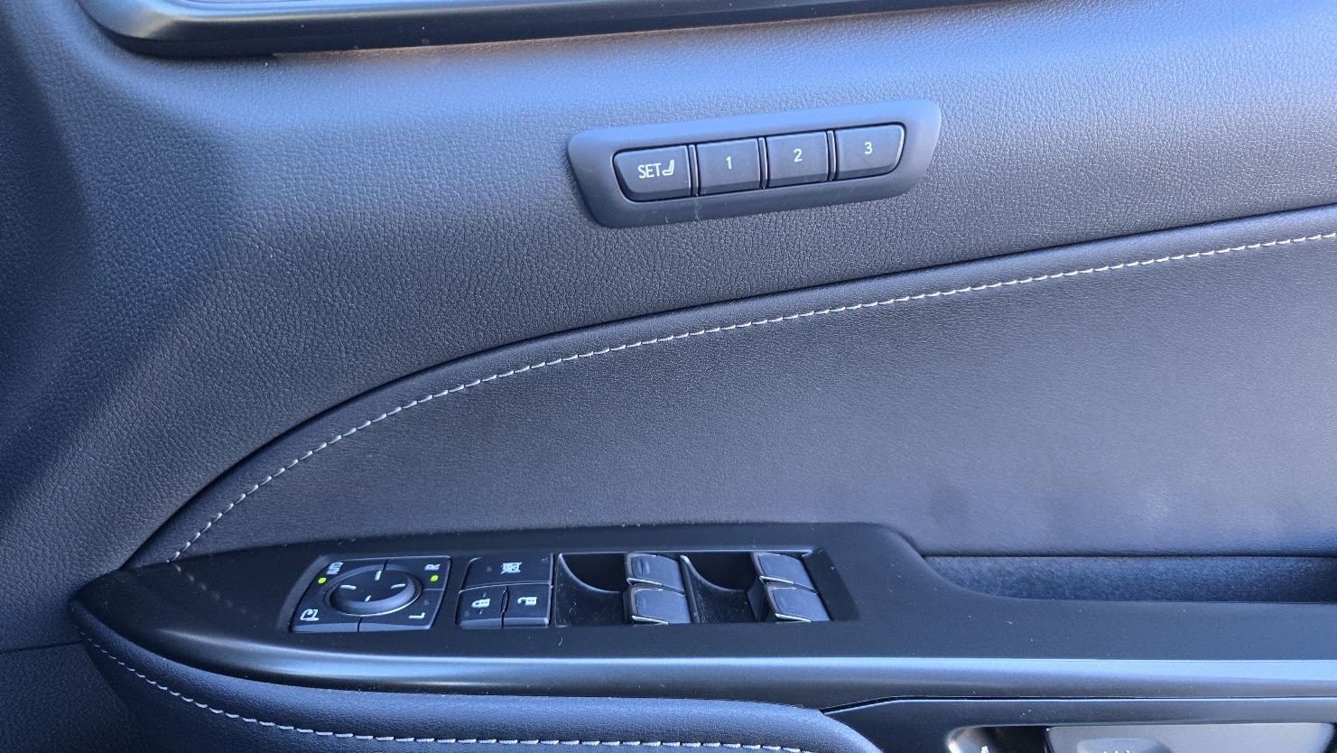 2025 Lexus NX350h - Image 28