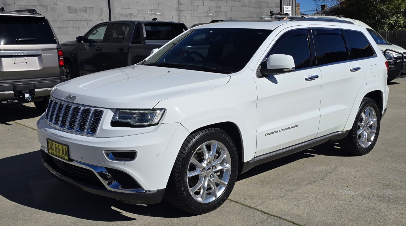 2013 JEEP GRAND CHEROKEE - Image 4