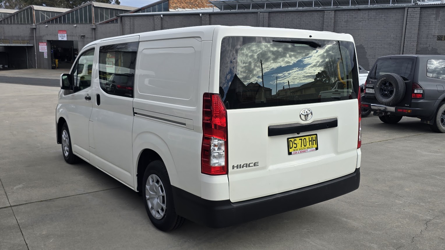 2020 Toyota Hiace - Image 9