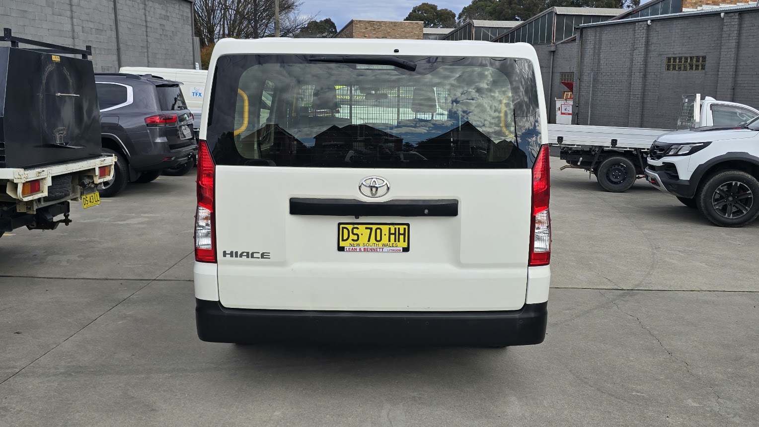 2020 Toyota Hiace - Image 10