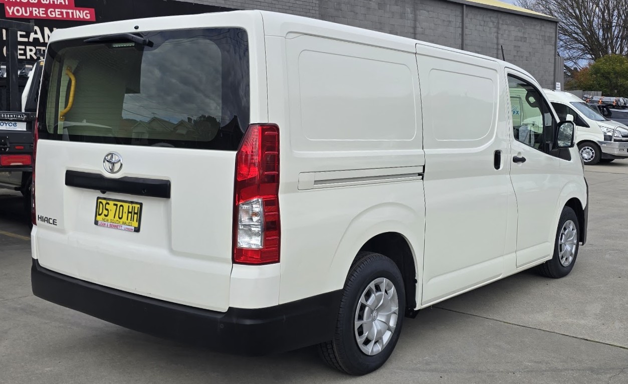2020 Toyota Hiace - Image 3