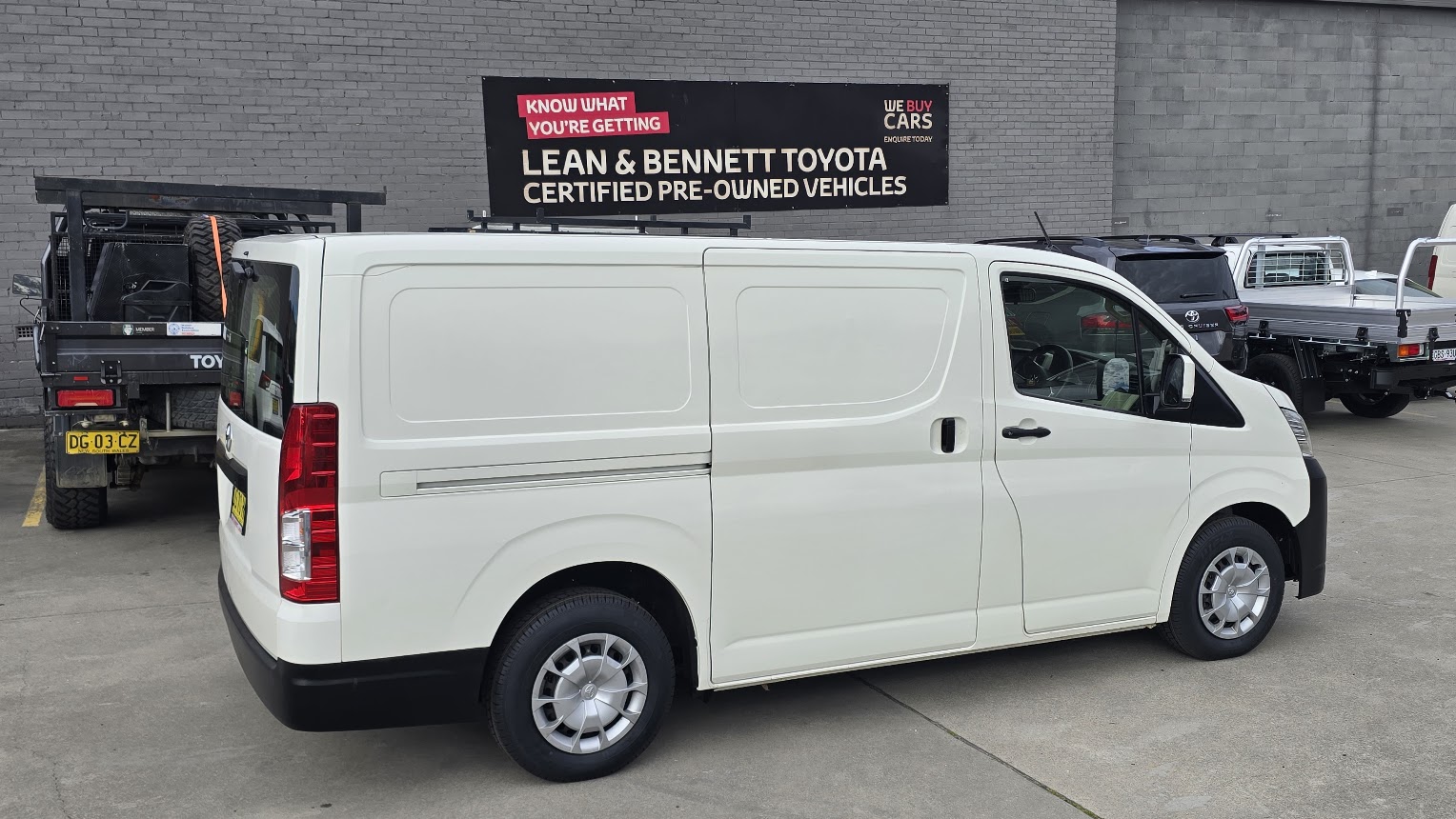 2020 Toyota Hiace - Image 11