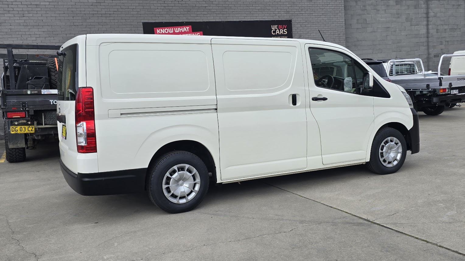 2020 Toyota Hiace - Image 12