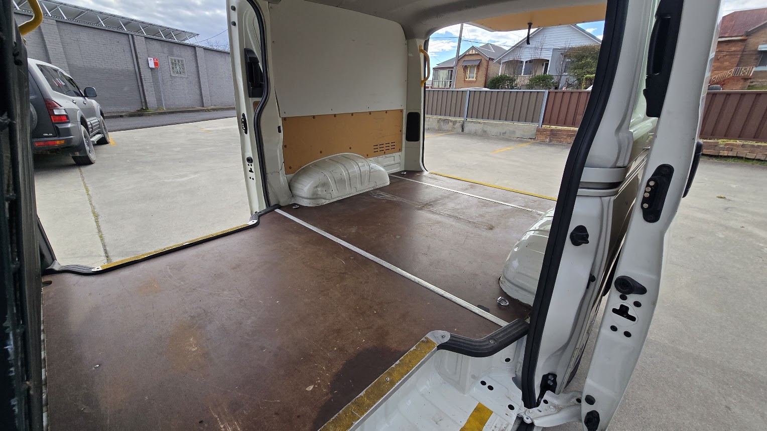 2020 Toyota Hiace - Image 15