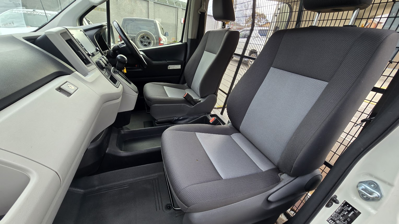 2020 Toyota Hiace - Image 17