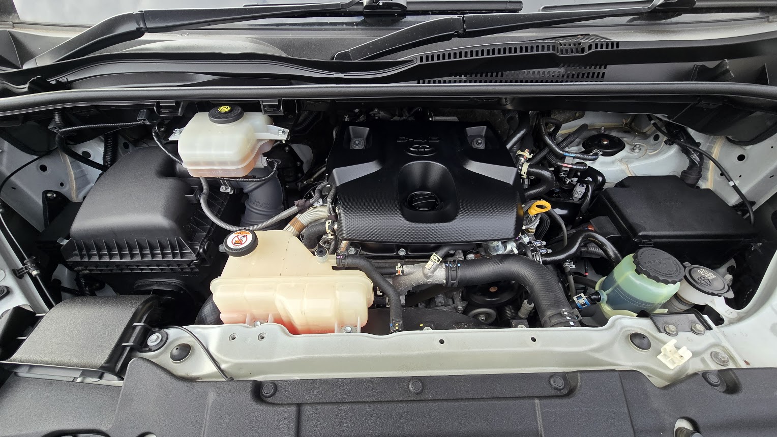 2020 Toyota Hiace - Image 19