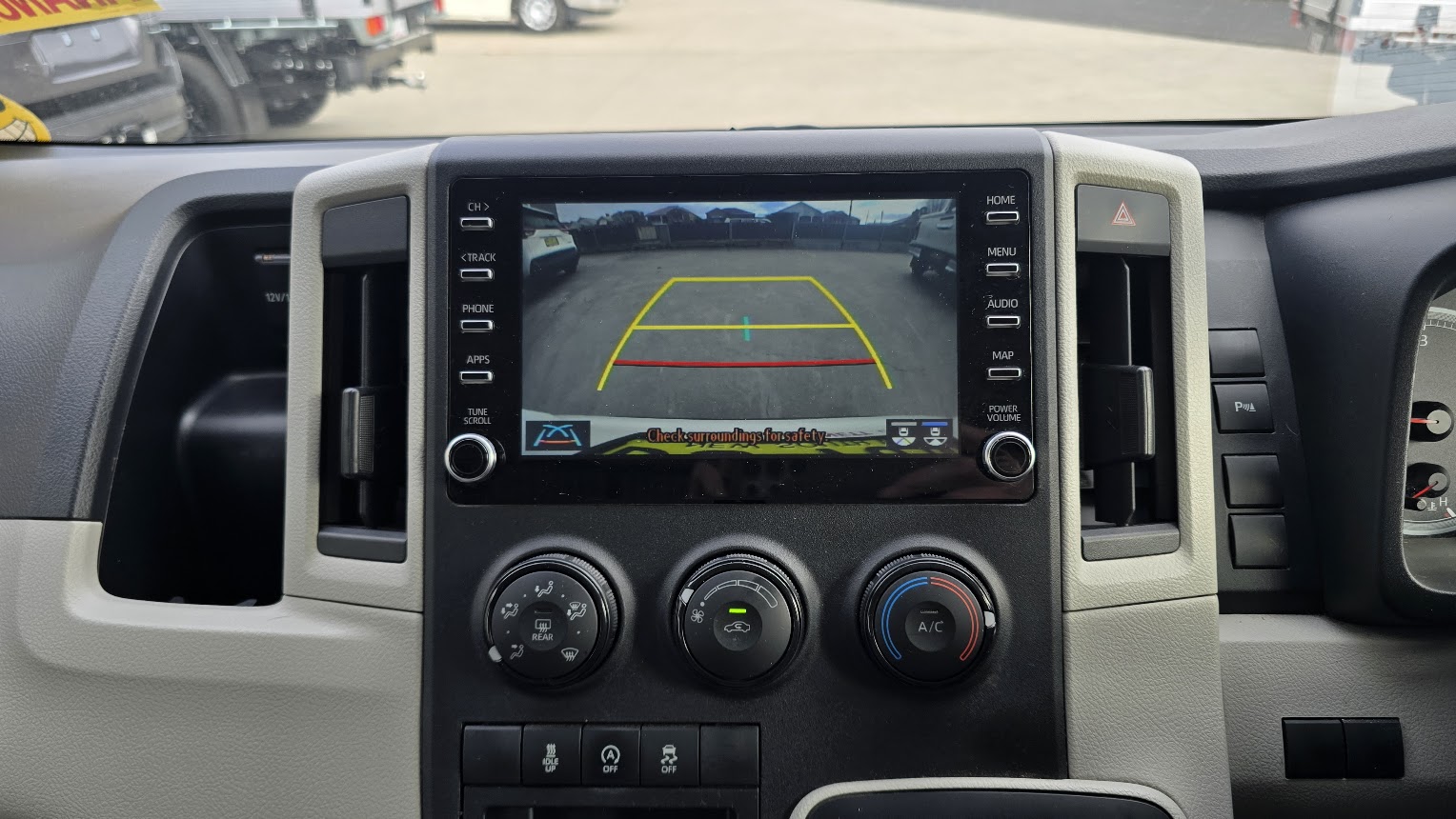 2020 Toyota Hiace - Image 22