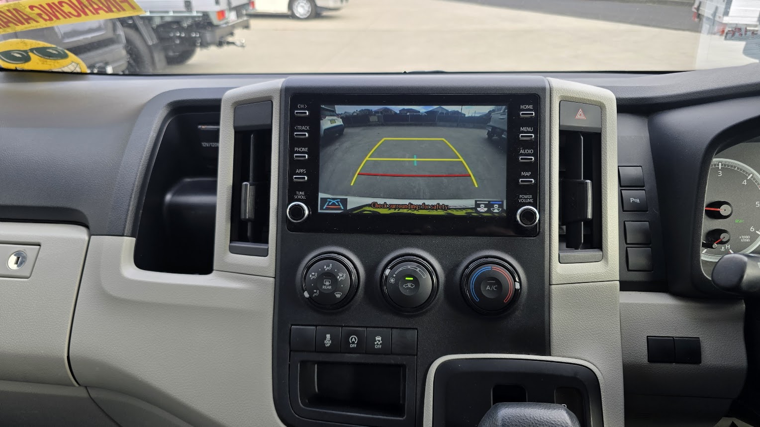 2020 Toyota Hiace - Image 23
