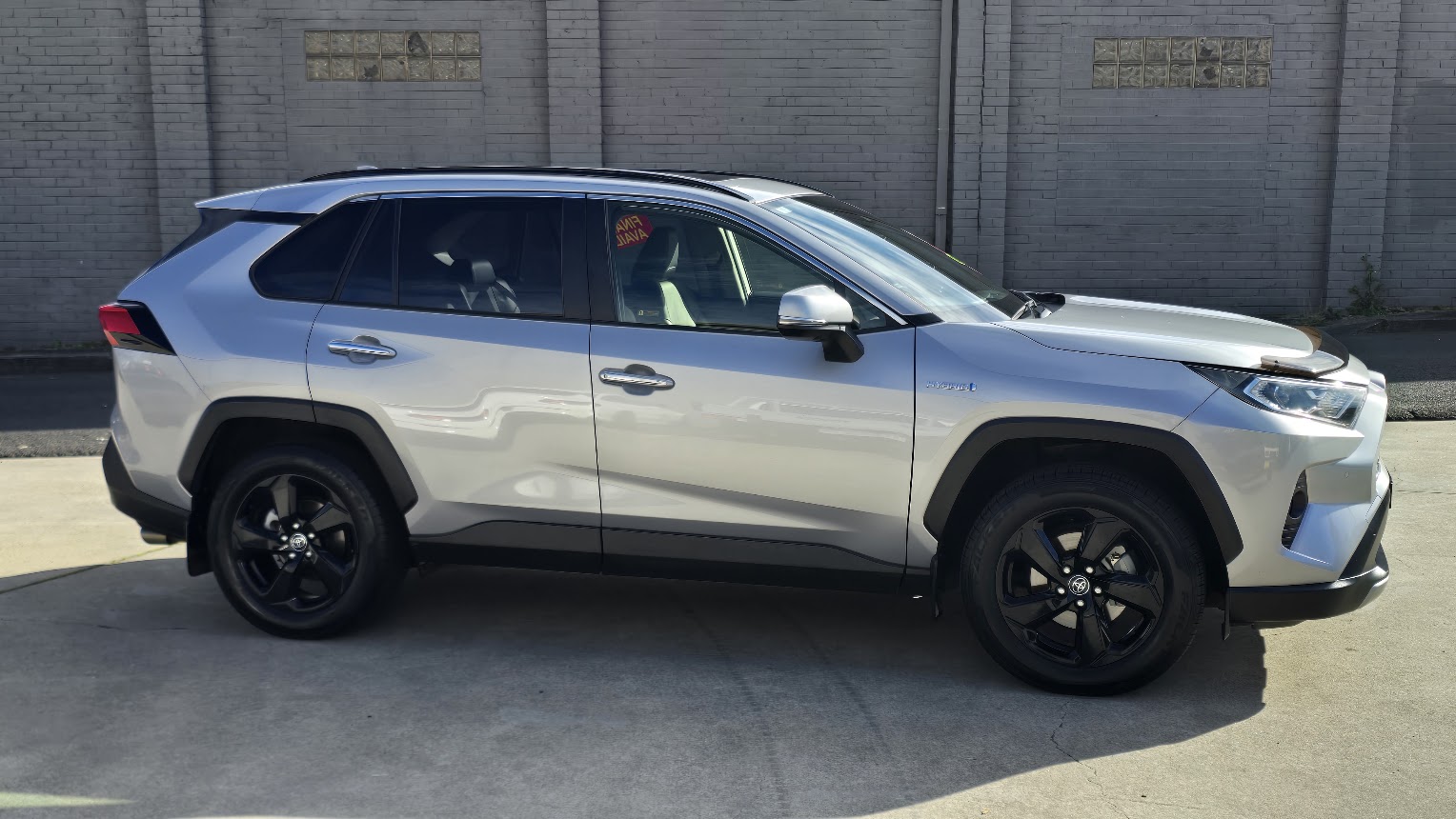 2020 Toyota Rav4 Hybrid - Image 11