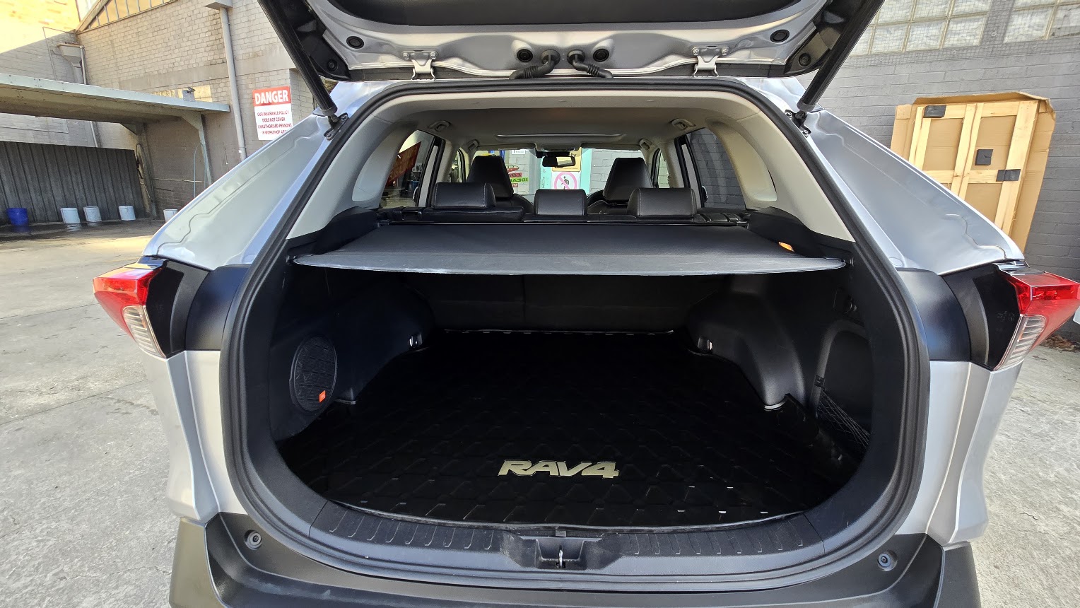 2020 Toyota Rav4 Hybrid - Image 17