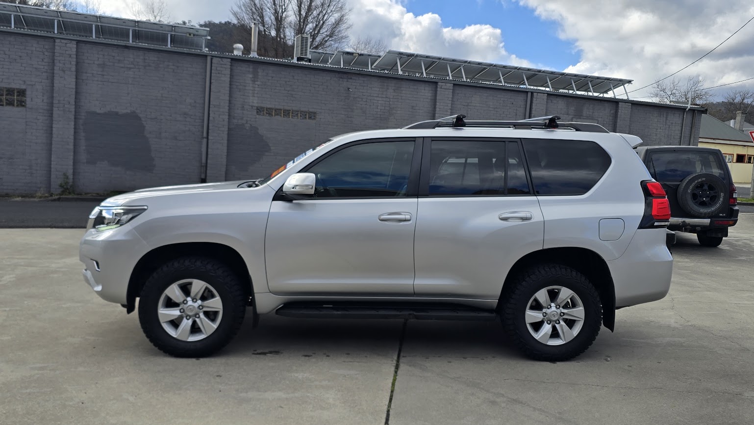 2020 Toyota Prado - Image 11