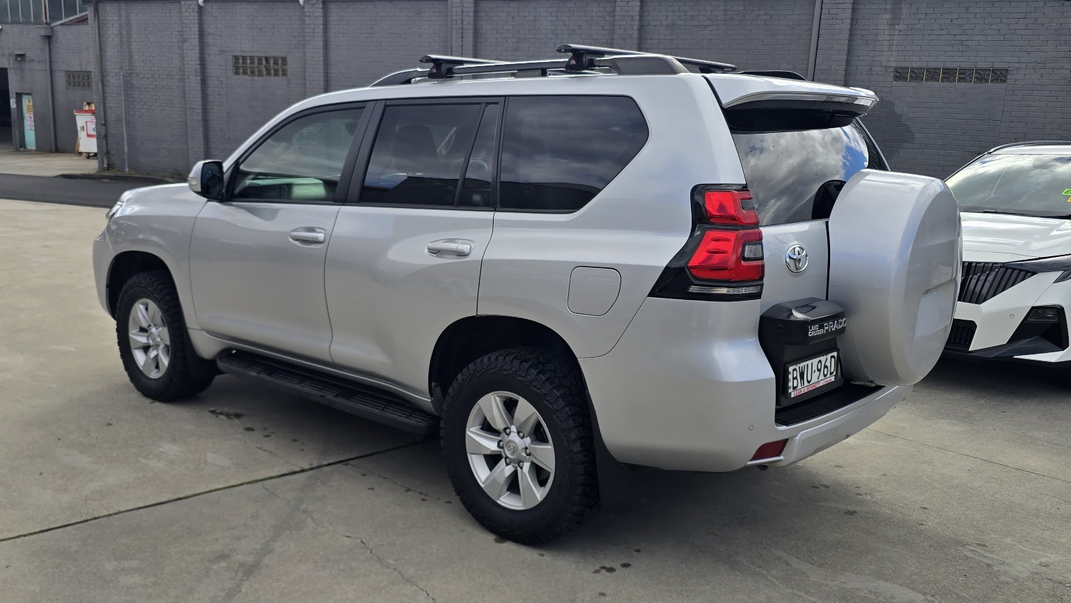 2020 Toyota Prado - Image 12