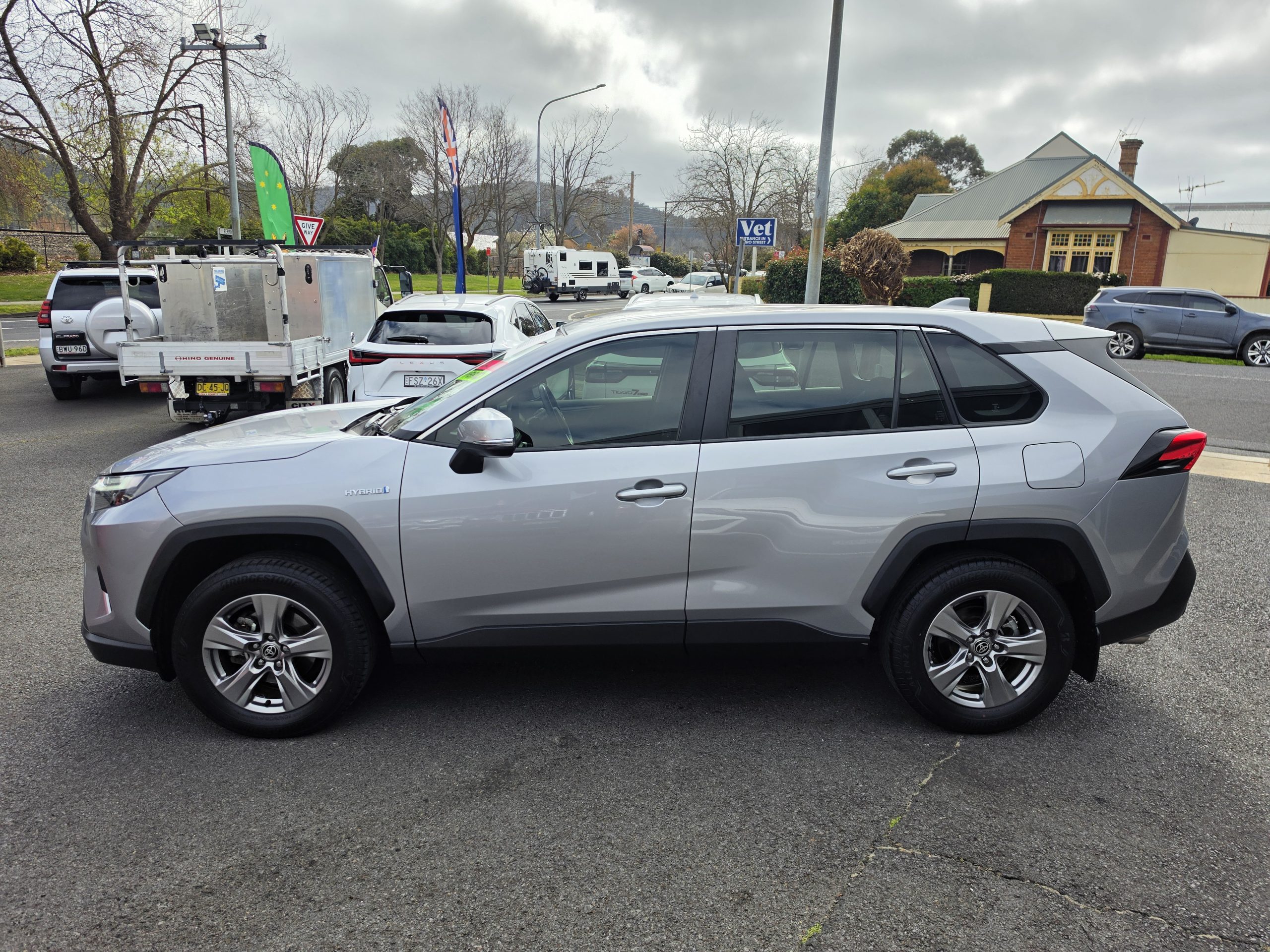 2023 Toyota Rav4 Hybrid - Image 14