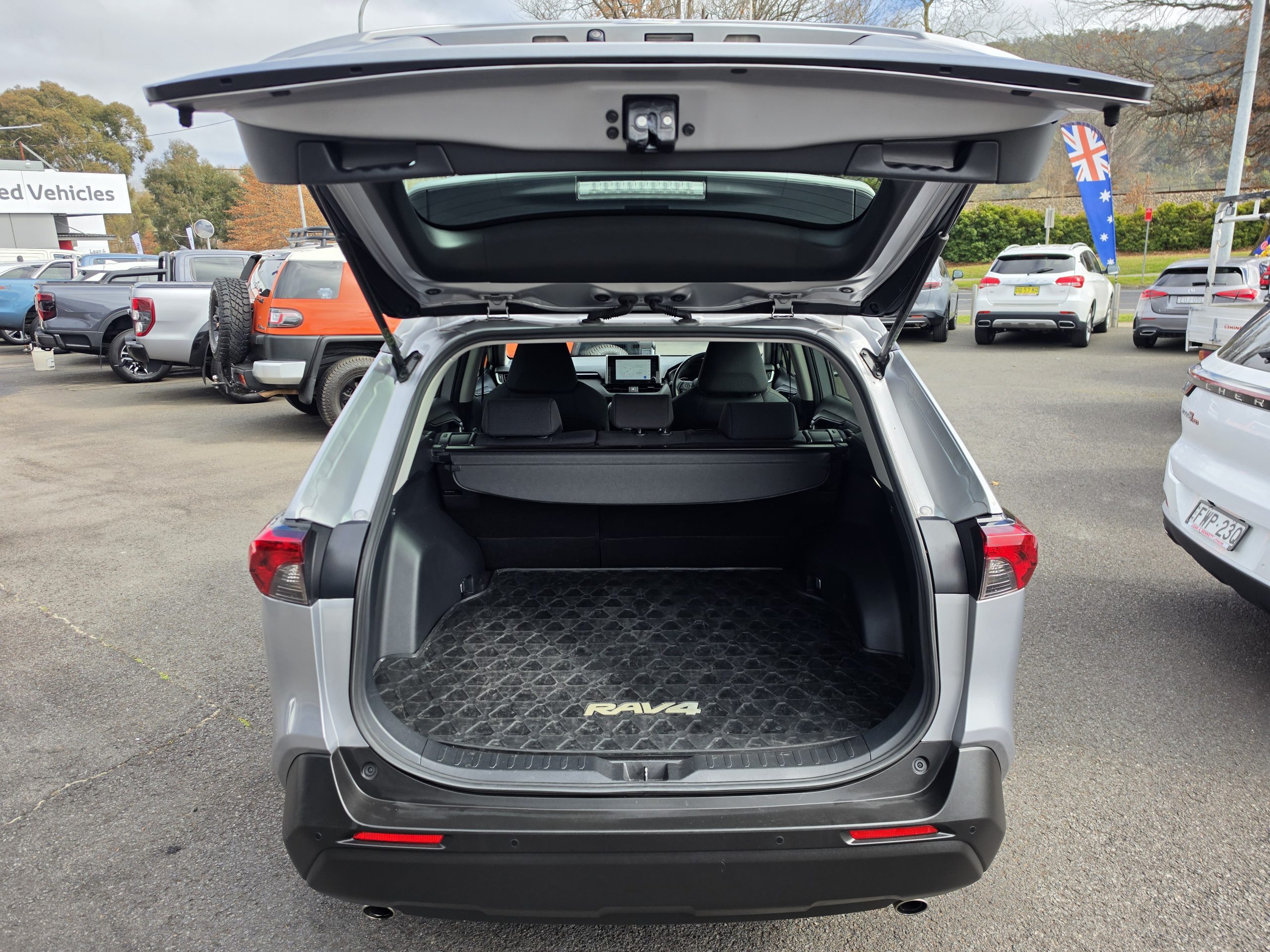 2023 Toyota Rav4 Hybrid - Image 16