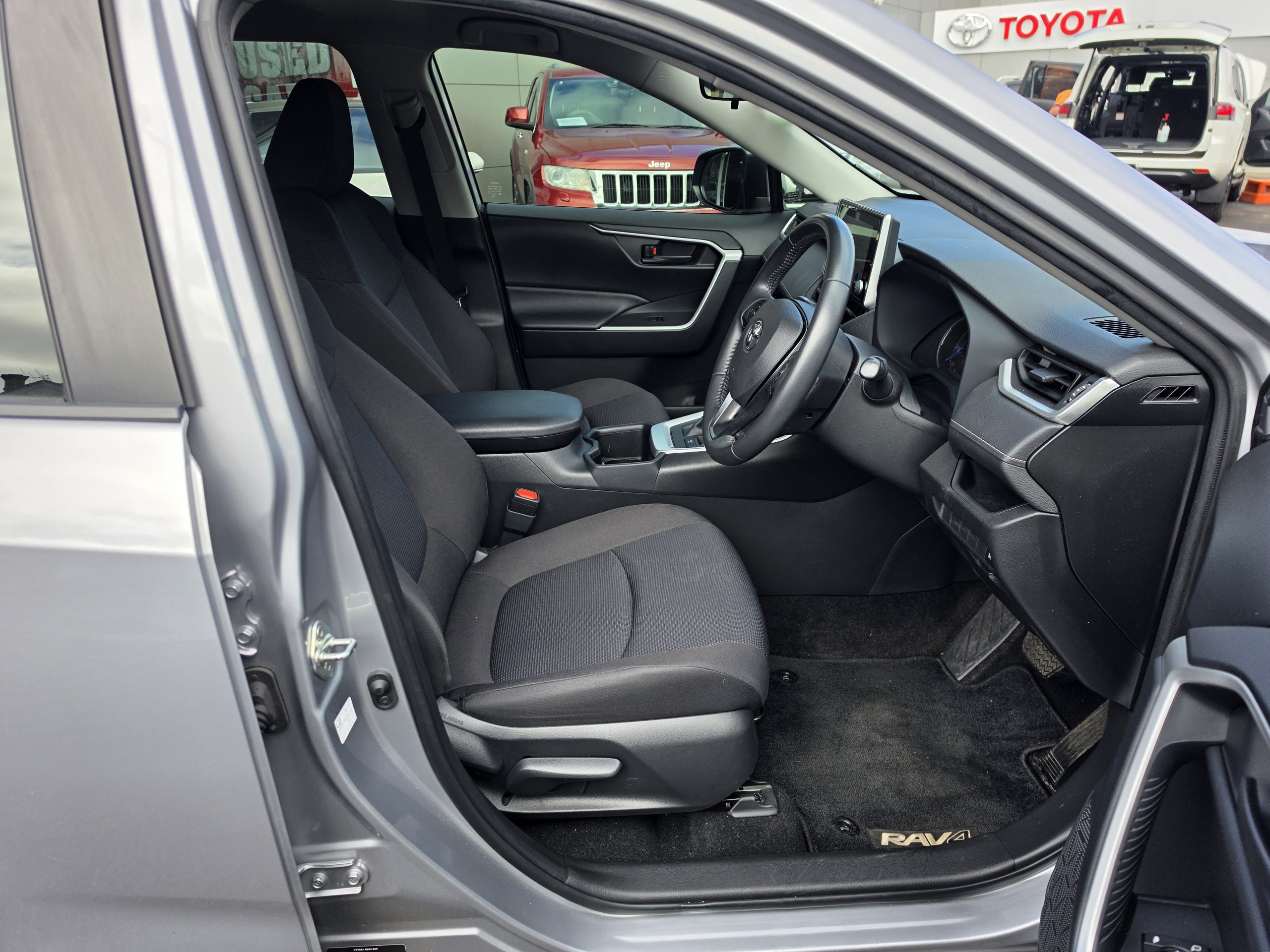 2023 Toyota Rav4 Hybrid - Image 6