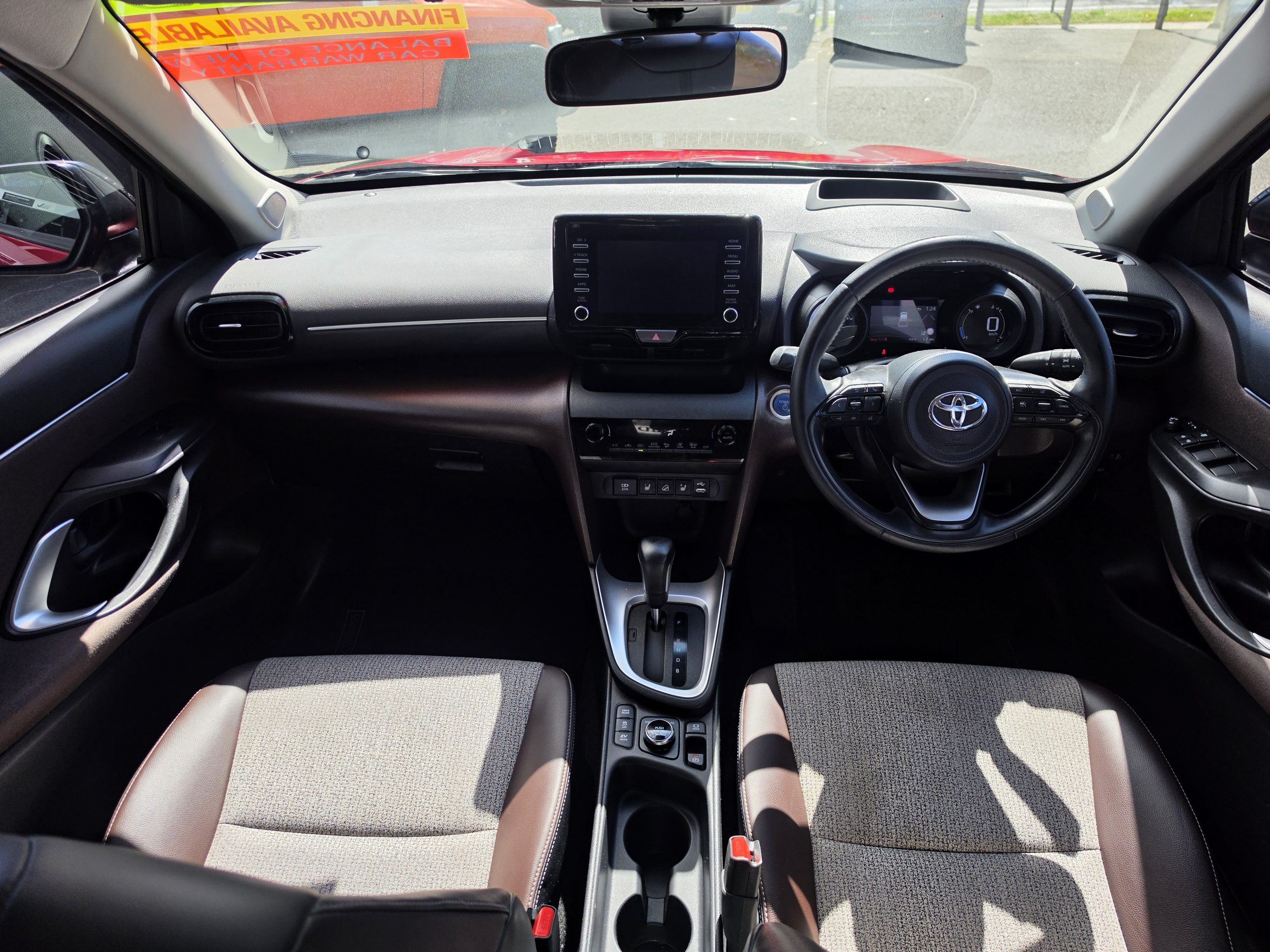 2022 Toyota Yaris Cross Hybrid - Image 2