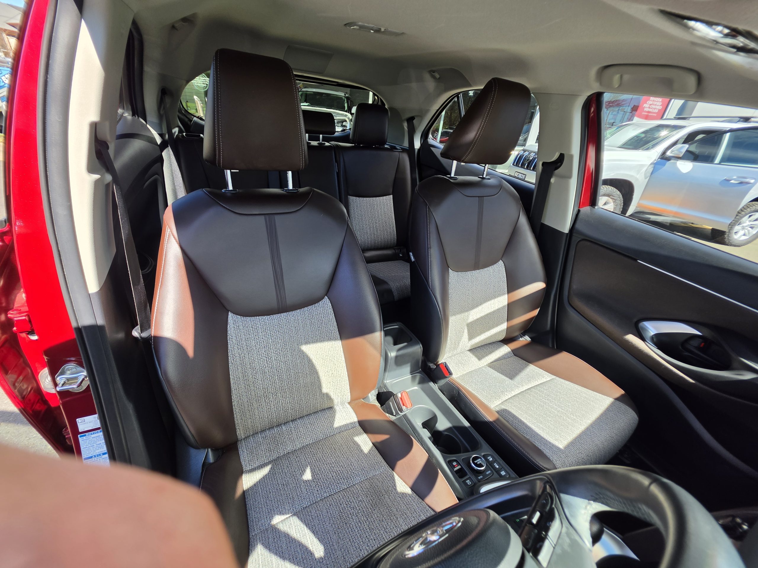 2022 Toyota Yaris Cross Hybrid - Image 9