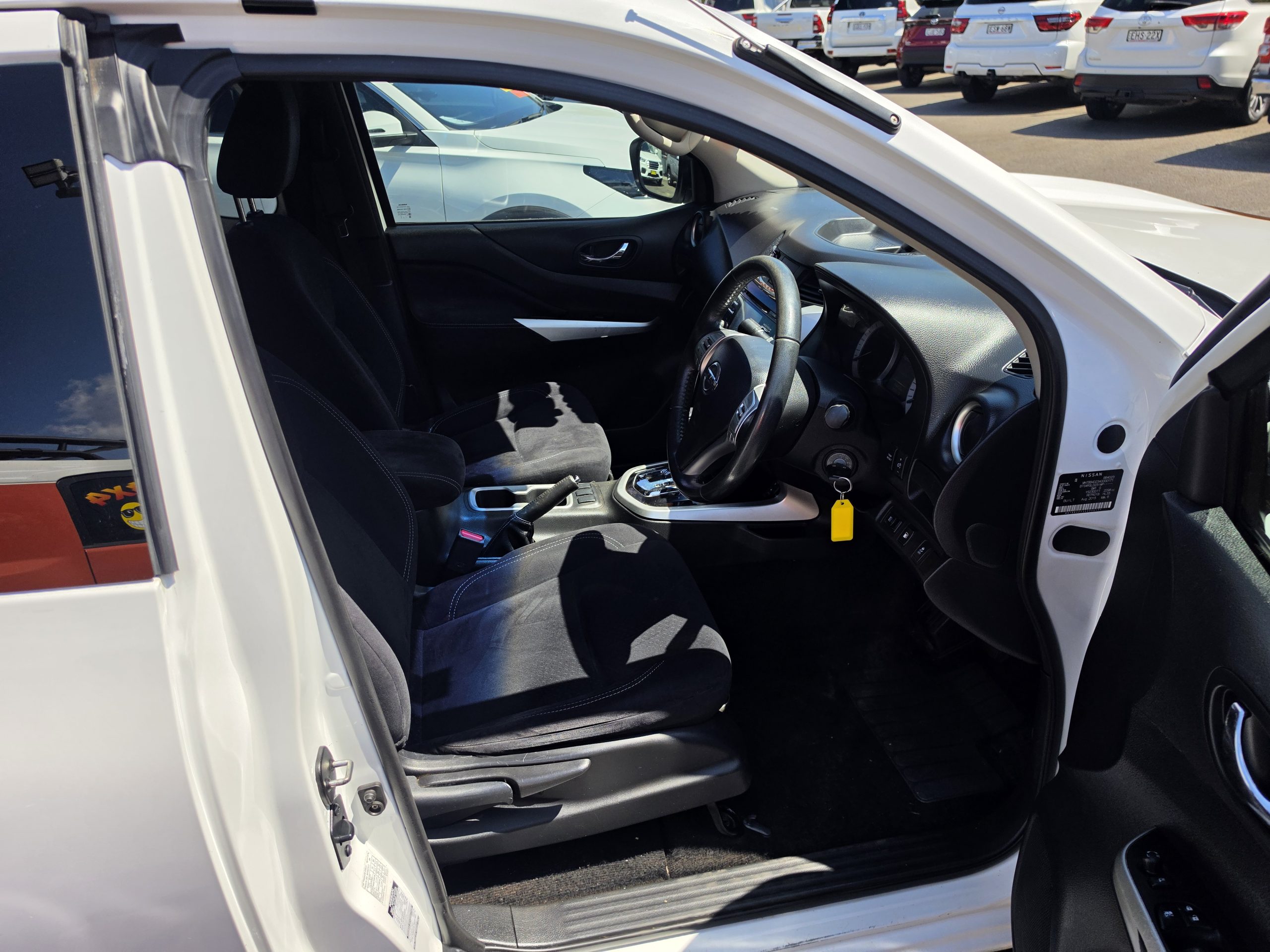 2015 NISSAN NAVARA - Image 8