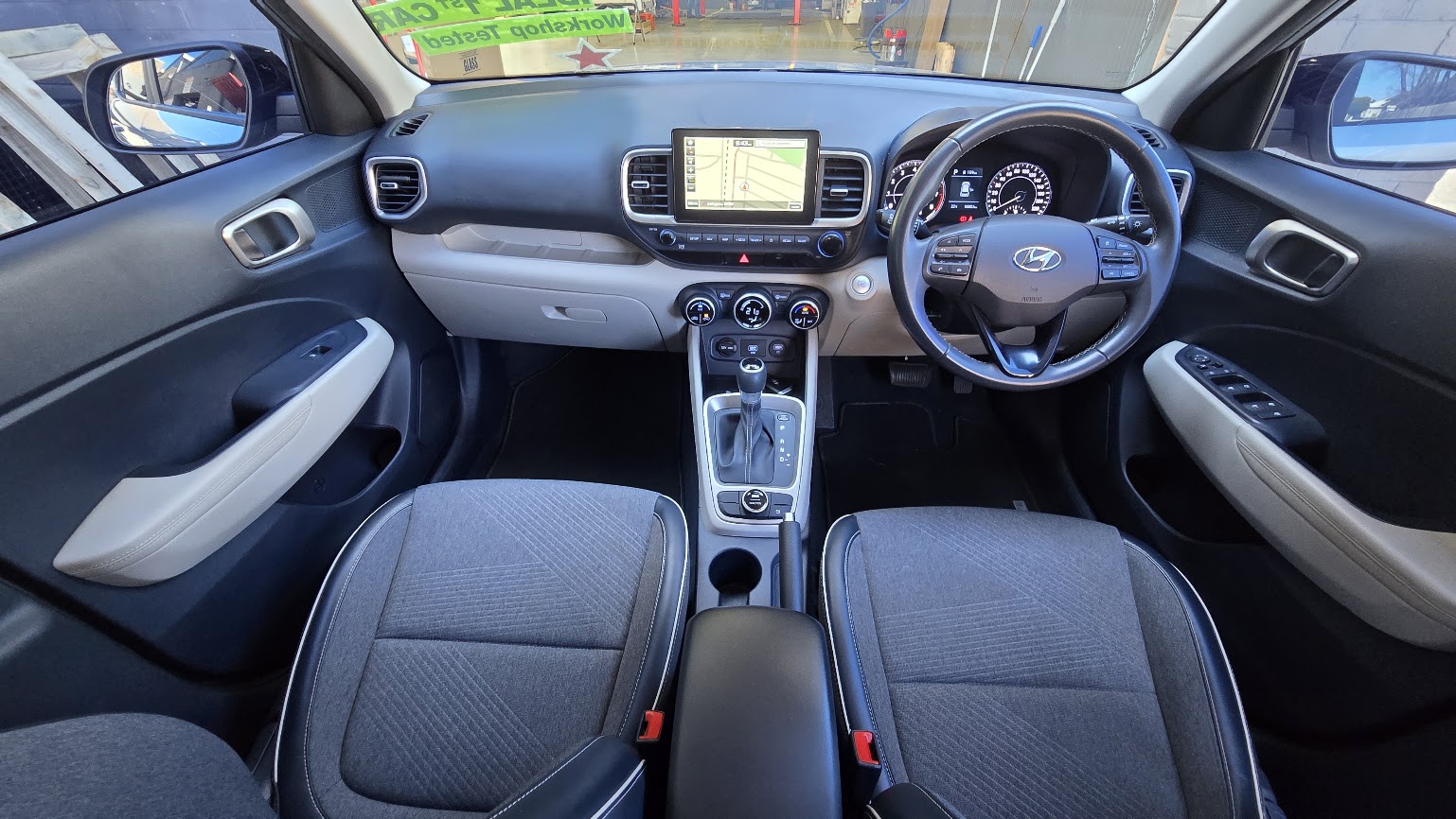 2020 Hyundai VENUE - Image 2