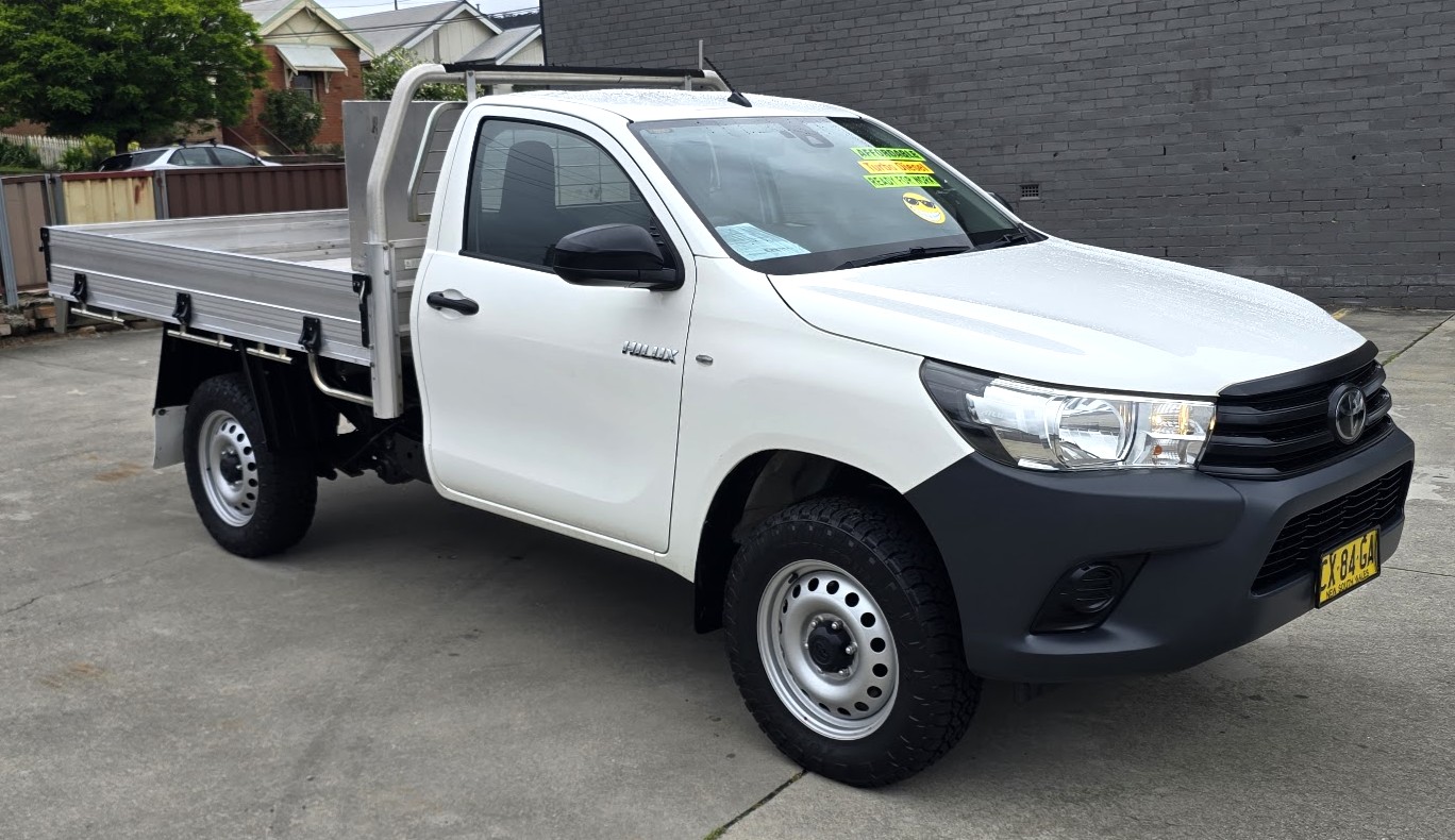 2020 Toyota Hilux - Image 2