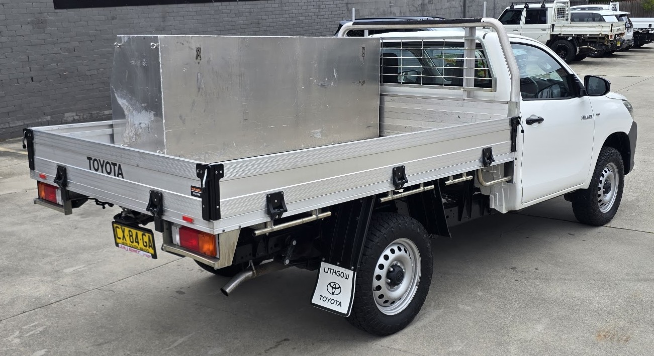 2020 Toyota Hilux - Image 16