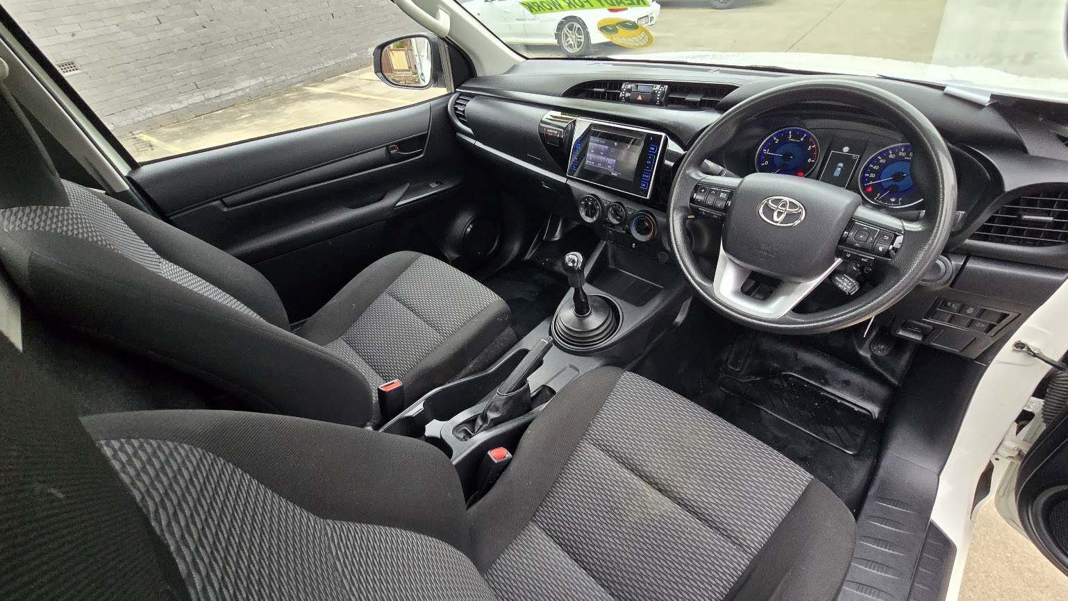 2020 Toyota Hilux - Image 3