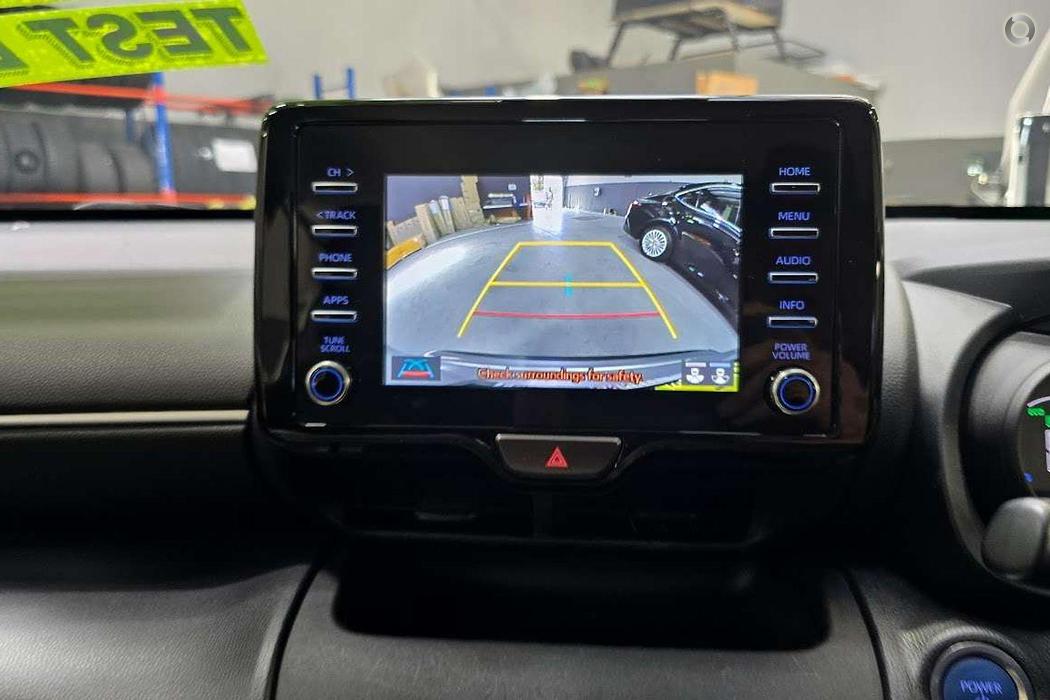 2022 Toyota Yaris Cross Hybrid - Image 8