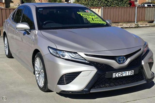 2019 Toyota Camry Hybrid - Image 18