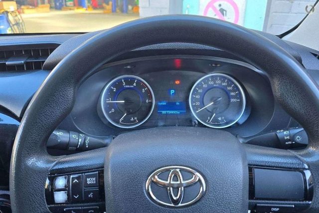 2018 Toyota Hilux - Image 11