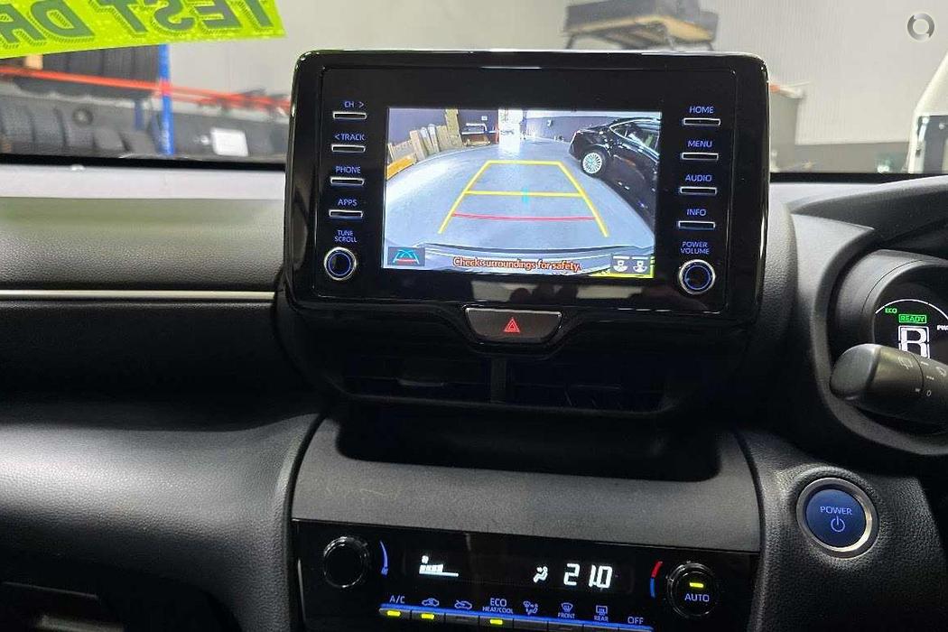 2022 Toyota Yaris Cross Hybrid - Image 9