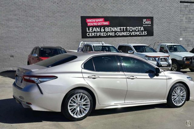 2019 Toyota Camry Hybrid - Image 13
