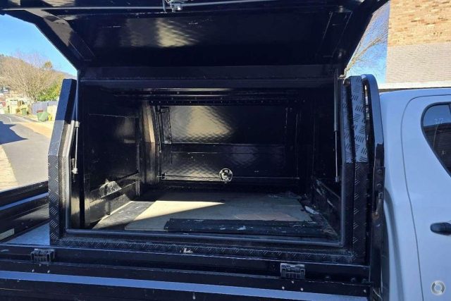 2018 Toyota Hilux - Image 7