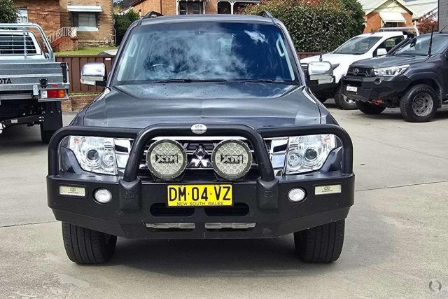 2017 MITSUBISHI PAJERO - Image 3