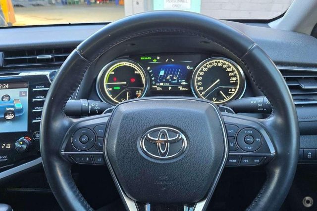 2019 Toyota Camry Hybrid - Image 3