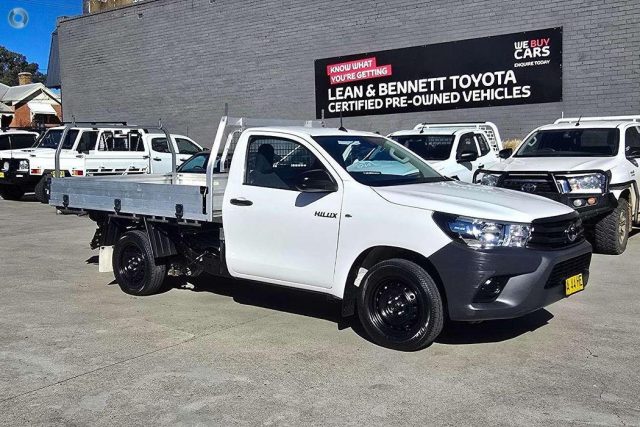 2021 Toyota Hilux - Image 2
