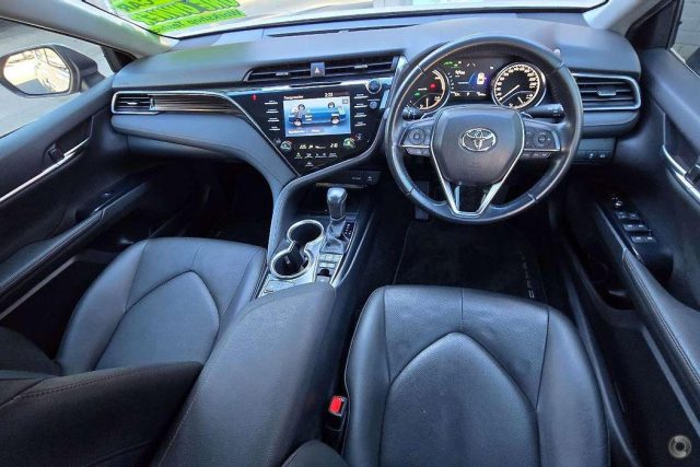 2019 Toyota Camry Hybrid - Image 4