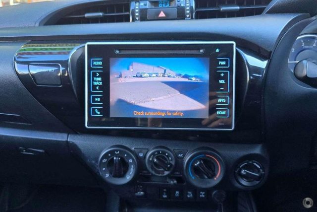 2018 Toyota Hilux - Image 10