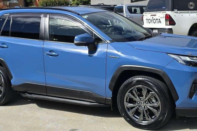 2023 Toyota Rav4 Hybrid - Image 3