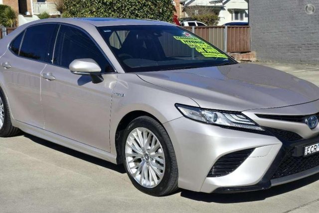2019 Toyota Camry Hybrid - Image 15