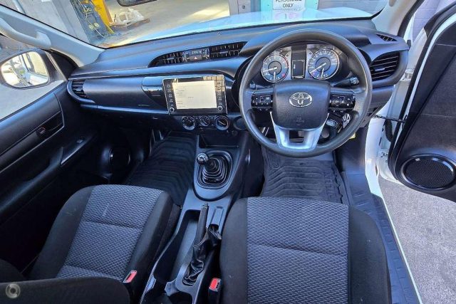 2021 Toyota Hilux - Image 10