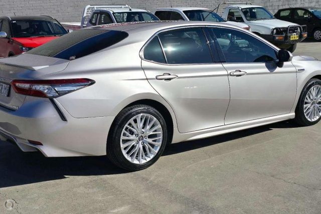 2019 Toyota Camry Hybrid - Image 5
