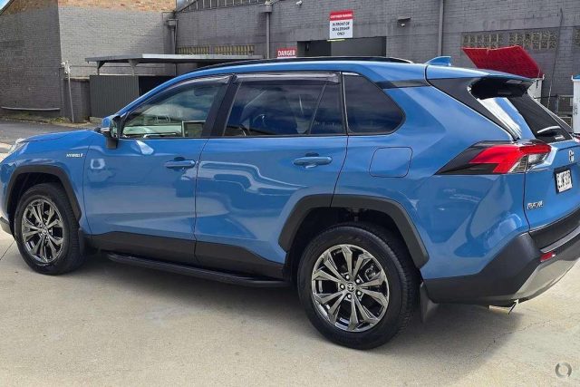 2023 Toyota Rav4 Hybrid - Image 4