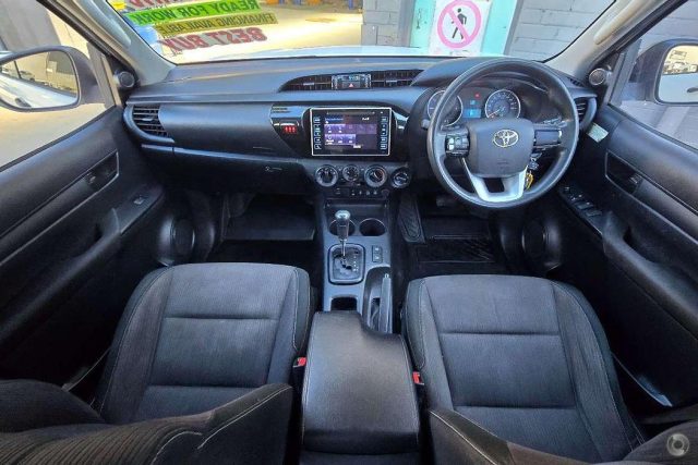 2018 Toyota Hilux - Image 2