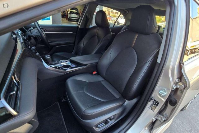 2019 Toyota Camry Hybrid - Image 7
