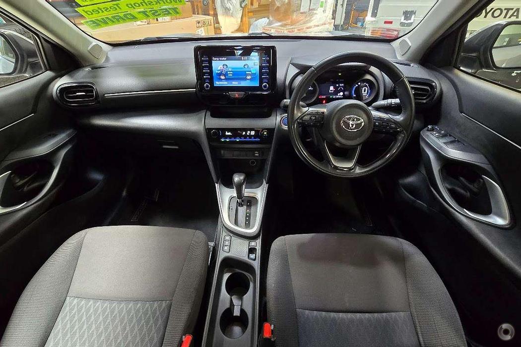 2022 Toyota Yaris Cross Hybrid - Image 4
