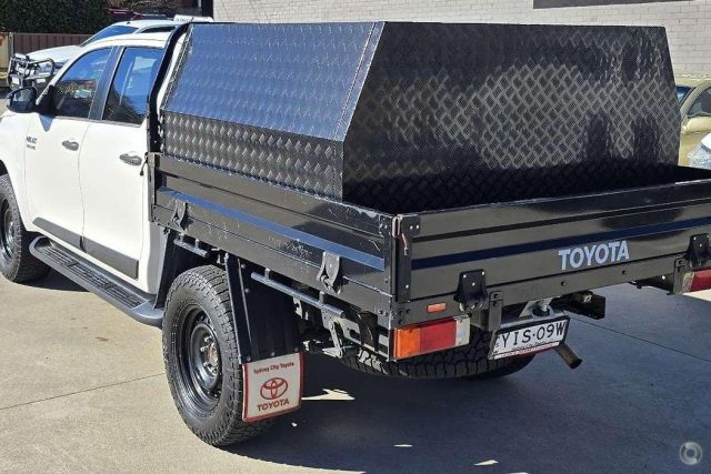 2018 Toyota Hilux - Image 5